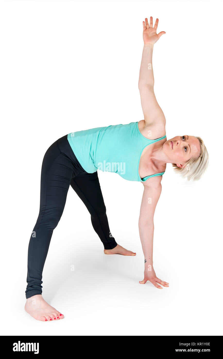 Entspannen-Ansicht Einer Jungen blonden Frau Bei Yoga-Übungen Vor Weißen Hintergrund Mit Leichtem Schatten Stockfoto