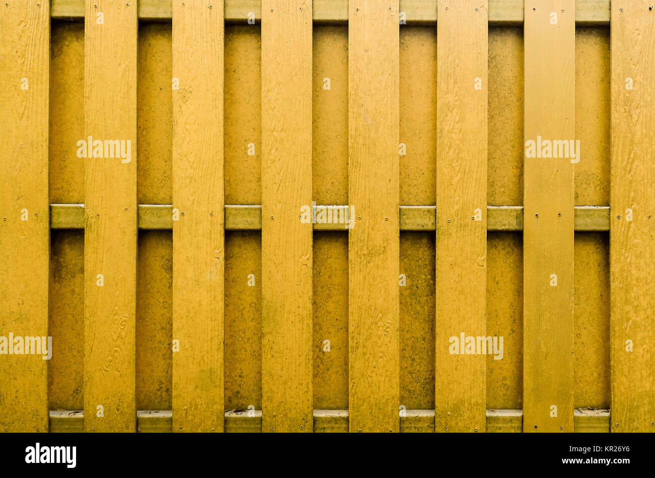 gelbe Holzzaun Hintergrund. Stockfoto