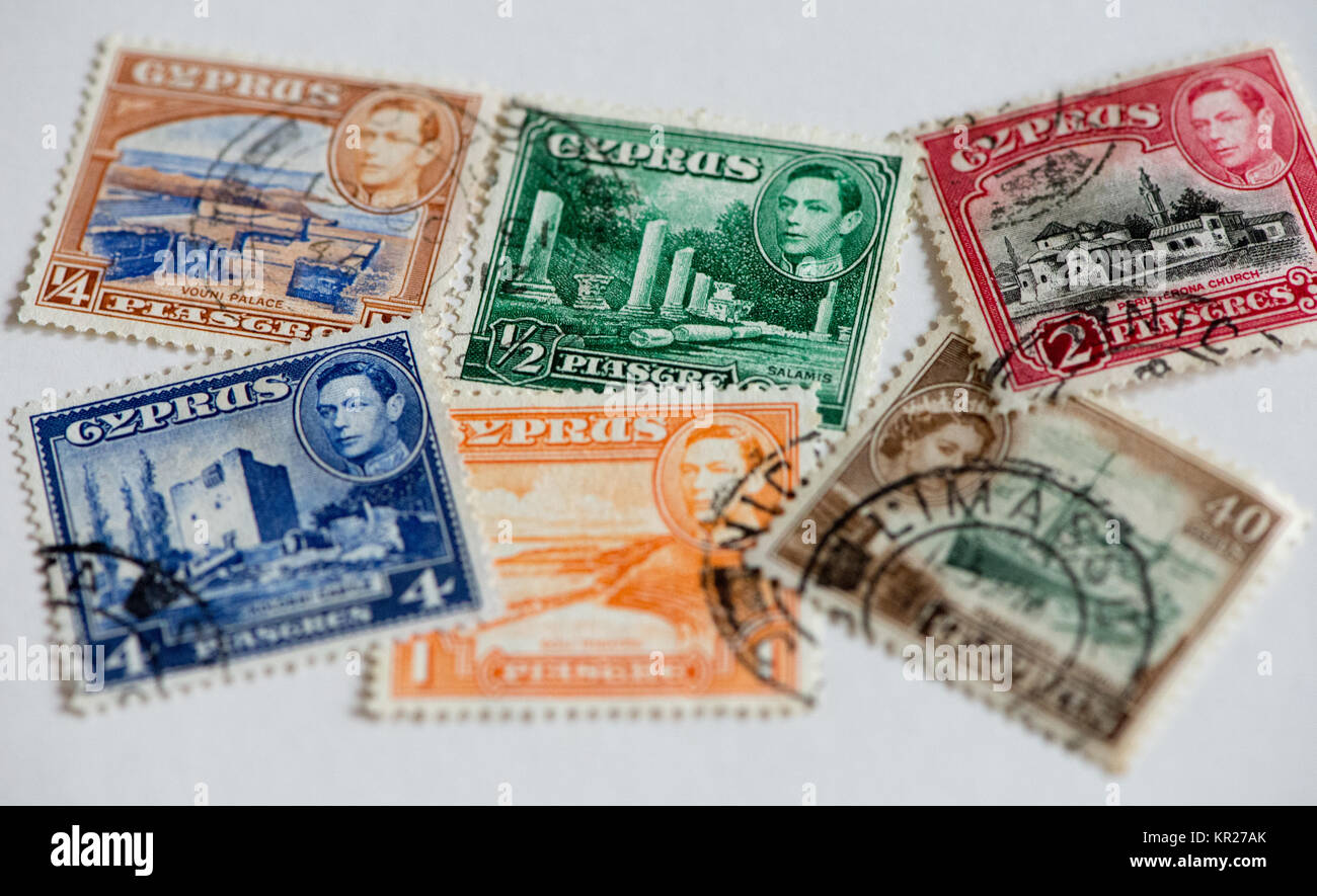Briefmarken aus der ehemaligen britischen Kolonie Zypern Stockfoto