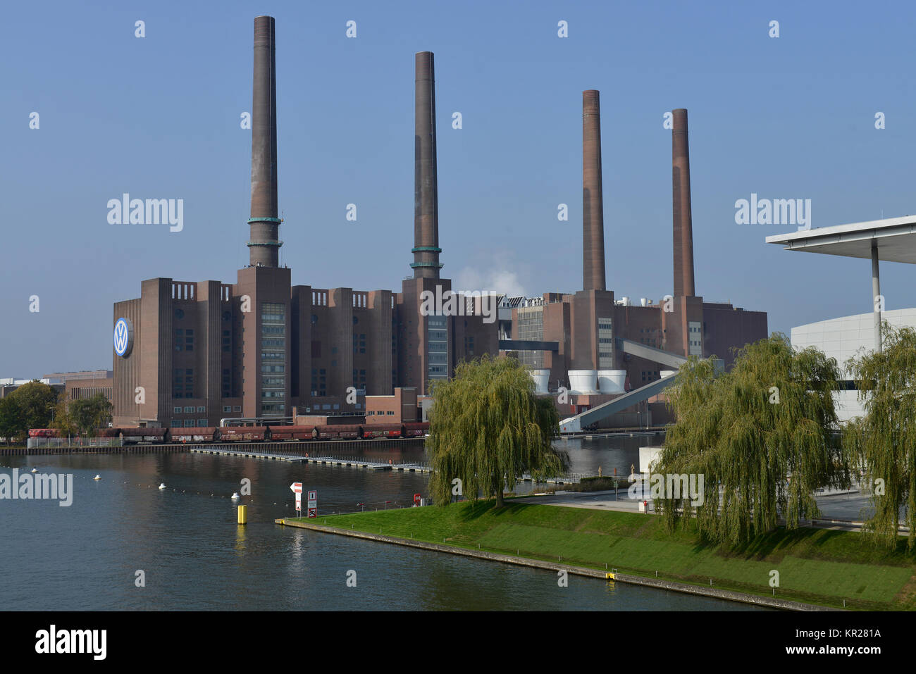 Heizleistung die Nord/Süd, Beförderung, Wolfsburg, Niedersachsen, Deutschland, Heizkraftwerk Nord/Süd, Volkswagenwerk, Niedersachsen, Stockfoto