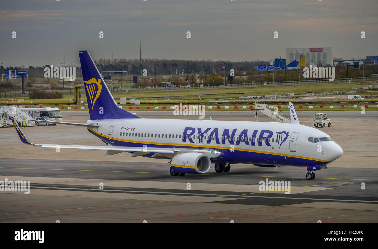 Ryan Air Flugzeug, Field Airport Schönheit, Brandenburg, Deutschland, Flughafen Schönefeld, Deutschland Stockfoto