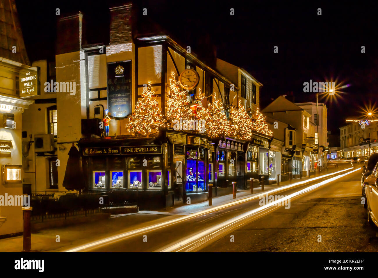 Tunbridge Wells G Collins und Söhne unabhängige Juweliere mit Royal Warrant zu Königin Elizabeth Weihnachten Anzeige High Street Kent Royal Warrant Stockfoto