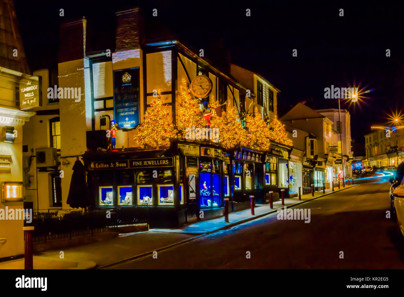 Tunbridge Wells G Collins und Söhne unabhängige Juweliere mit Royal Warrant zu Königin Elizabeth Weihnachten Anzeige High Street Kent Royal Warrant Stockfoto