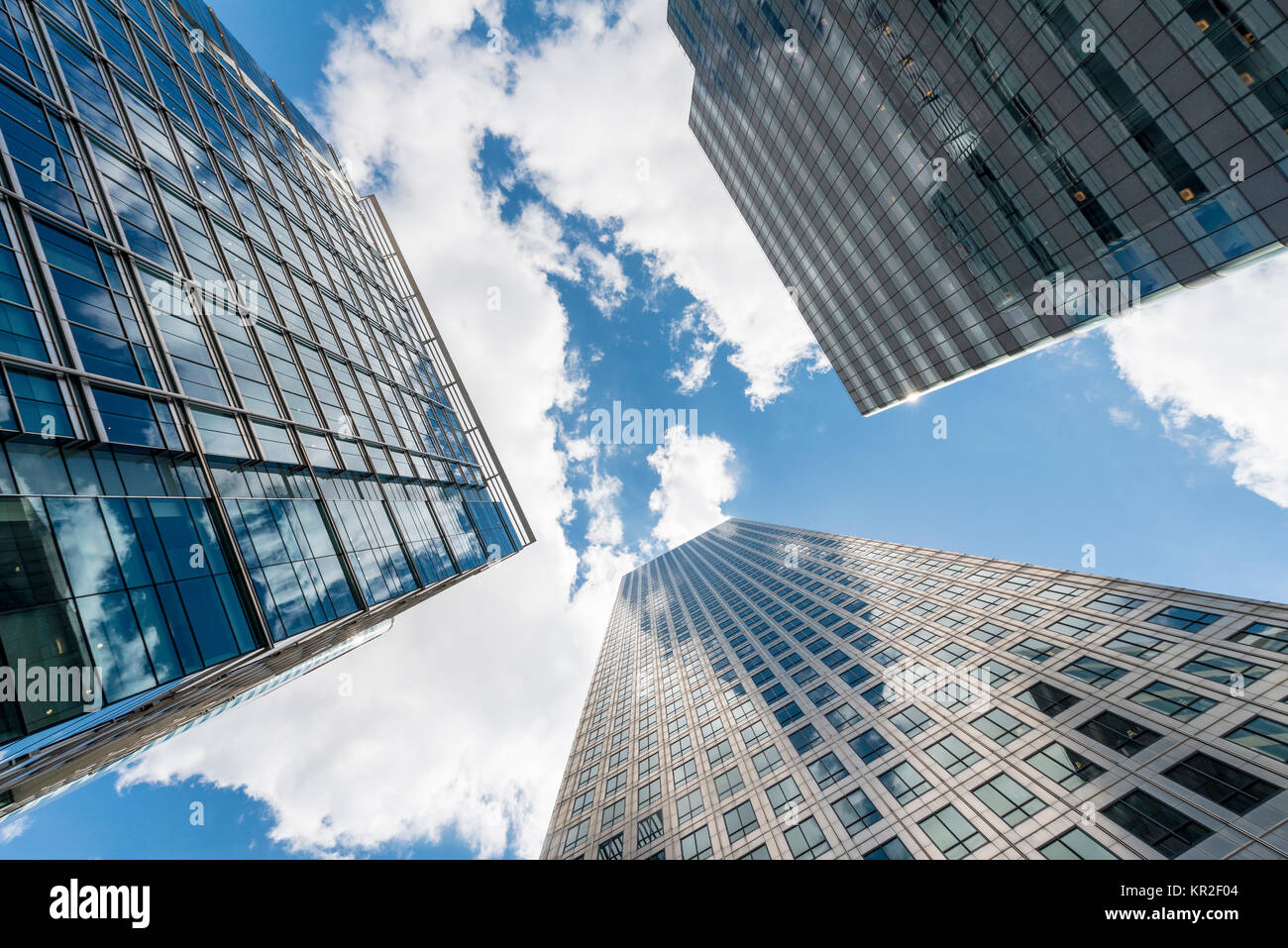 Hochhäuser mit Glasfassaden Turm in den Himmel, moderne Architektur, ein Canada Square, Canary Wharf, London, England Stockfoto