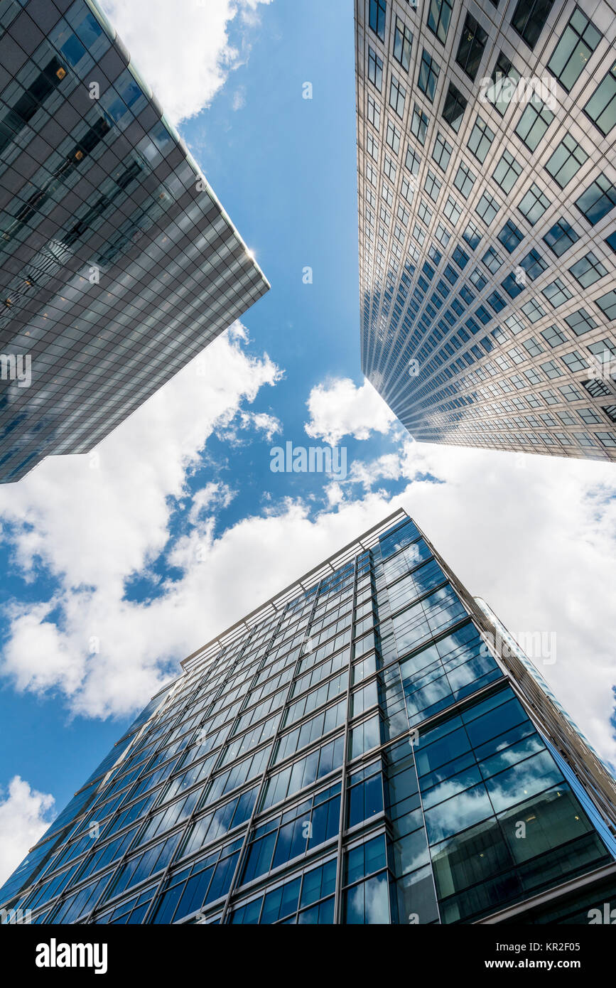 Hochhäuser mit Glasfassaden Turm in den Himmel, moderne Architektur, ein Canada Square, Canary Wharf, London, England Stockfoto