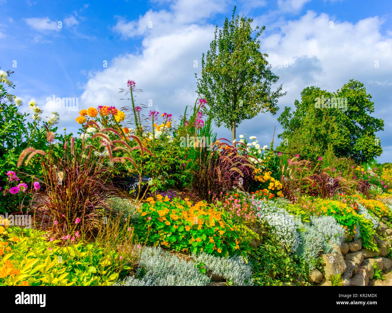 Steingarten in St-Fraimbault ein Dorf in der Normandie Orne im Sommer, Frankreich Stockfoto