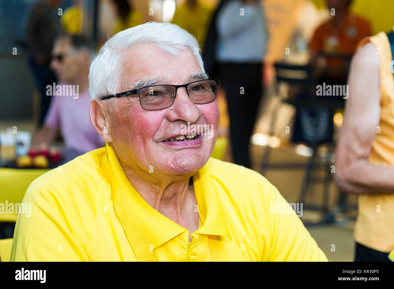 Troyes (Frankreich), auf 2017/07/07: Raymond Poulidor auf der LCL-Podium, Autogramme anlässlich der siebten Etappe der Tour de Franc Stockfoto