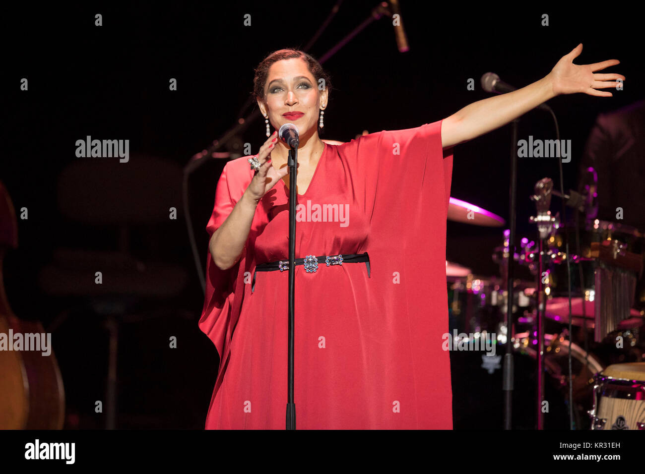 Pink Martini mit China Forbes auf der Bühne bei einem Konzert anlässlich der Monte Carlo Sporting Sommerfest auf 2017/08/05 Stockfoto