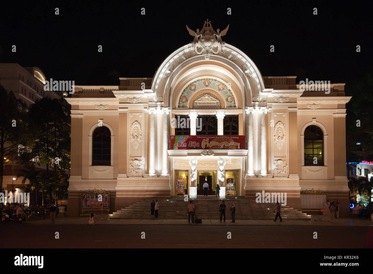 Saigon Oper oder das Stadttheater von Ho Chi Minh City bei Nacht Stockfoto