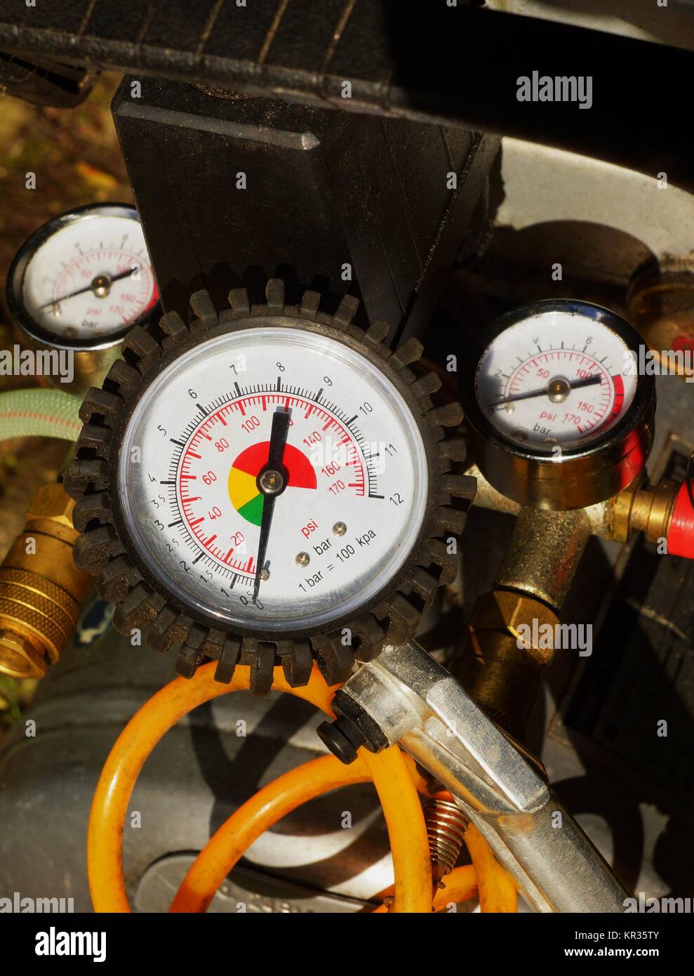 Kompressor in der Werkstatt Stockfoto Kompressor in der Werkstatt Stockfoto