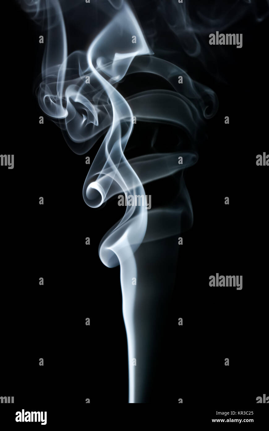 Rauch auf dunklen Stockfoto