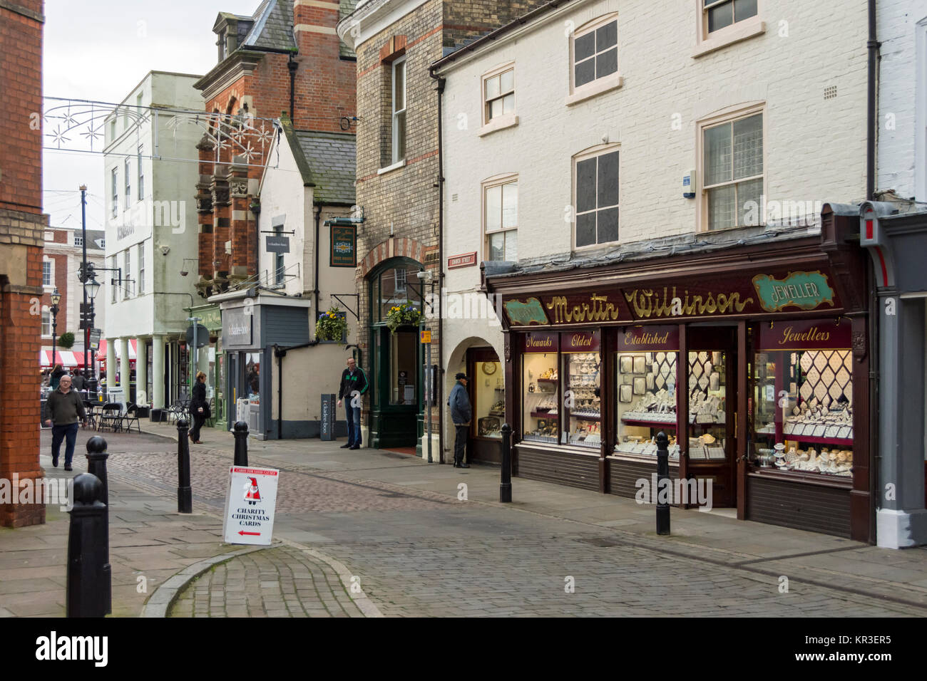 Geschäfte in der Church Street, Newark-on-Trent, Nottinghamshire, England, Großbritannien Stockfoto