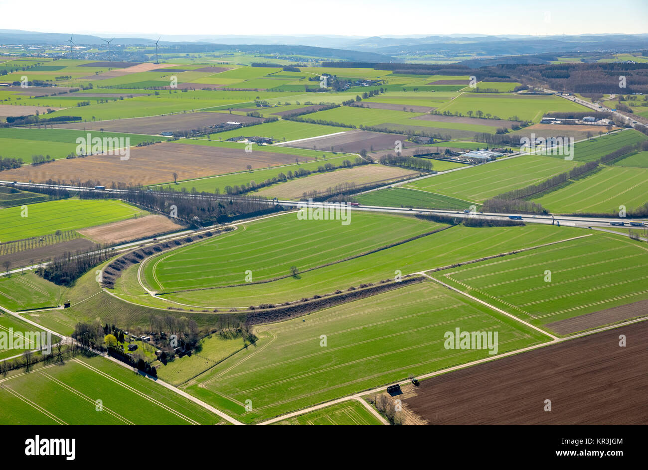 Regenwasser retention Basin Wickeder Straße, Landschaft mit Feldern, Wasserwirtschaft, Landschaftsplanung, Werl, Soester Börde, Ruhrgebiet,Rhine-We Stockfoto