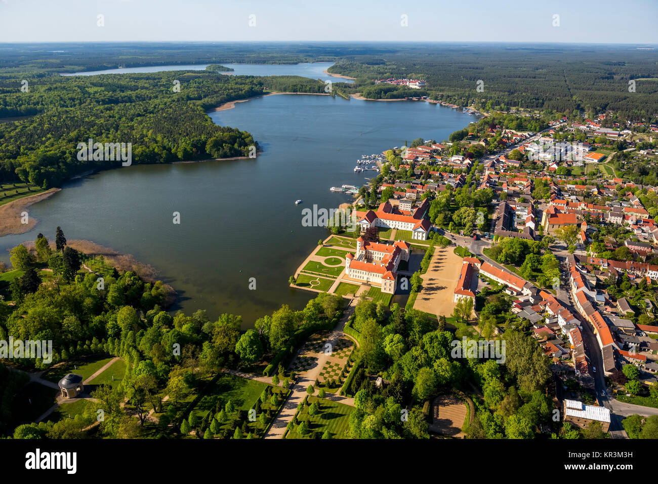 Rheinsberg mit Schloss und Rheinsbeck Glienericker See, Rheinsberg, Mecklenburgische Seenplatte, Mecklenburger Seenplatte, Brandenburg, Deutschland, Rhein Stockfoto