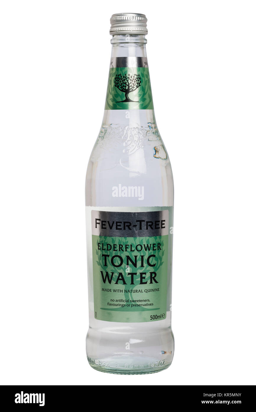 Eine Flasche Fever-Tree Holunderblüten Tonic Water auf weißem Hintergrund Stockfoto