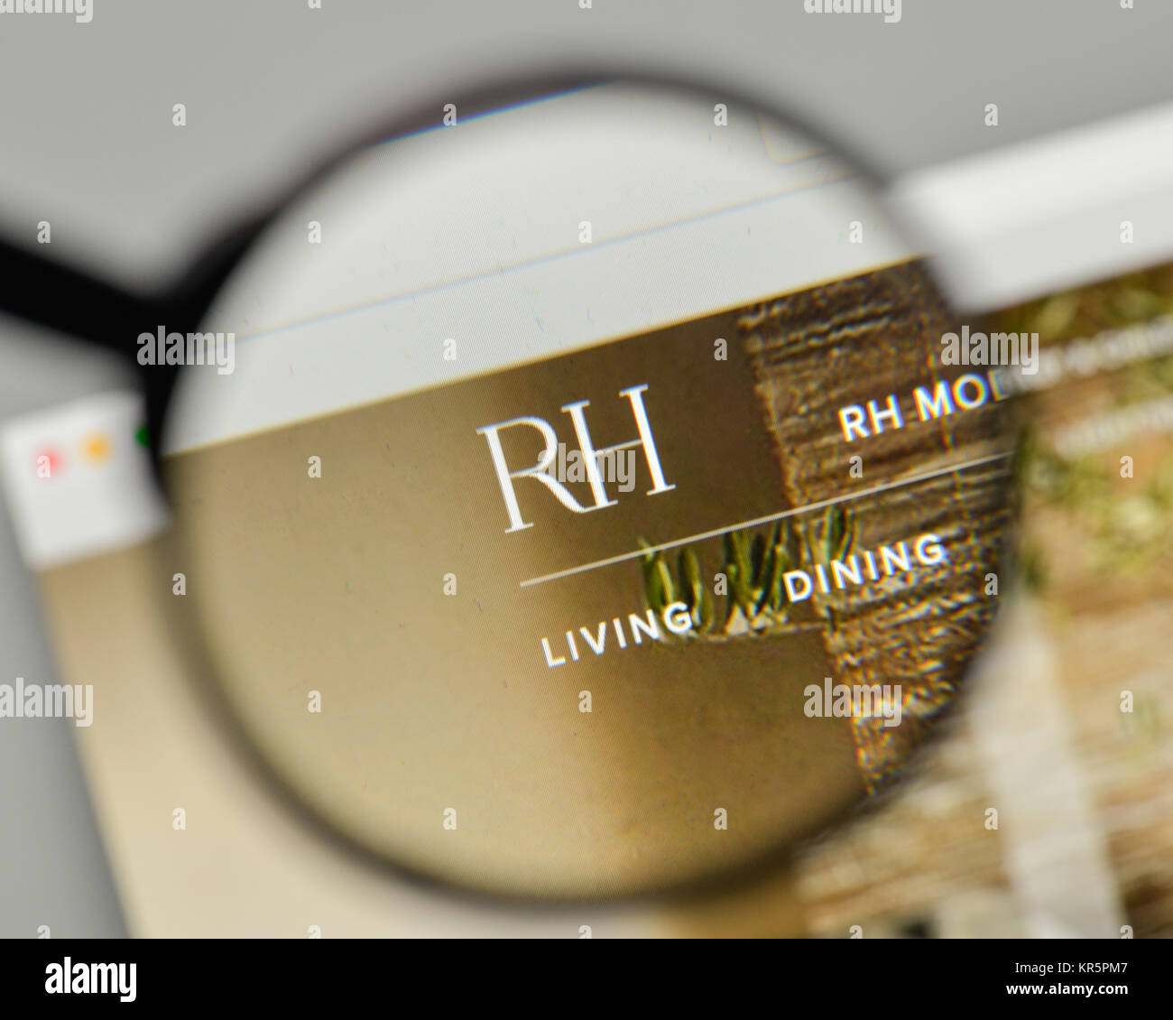 Mailand, Italien - 1. November 2017: RH-Logo auf der Homepage. Stockfoto