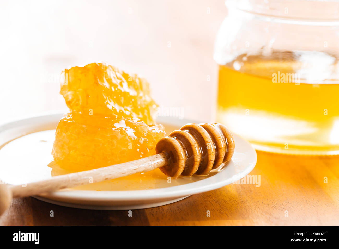 Holz- Honig und Honigseim. Stockfoto