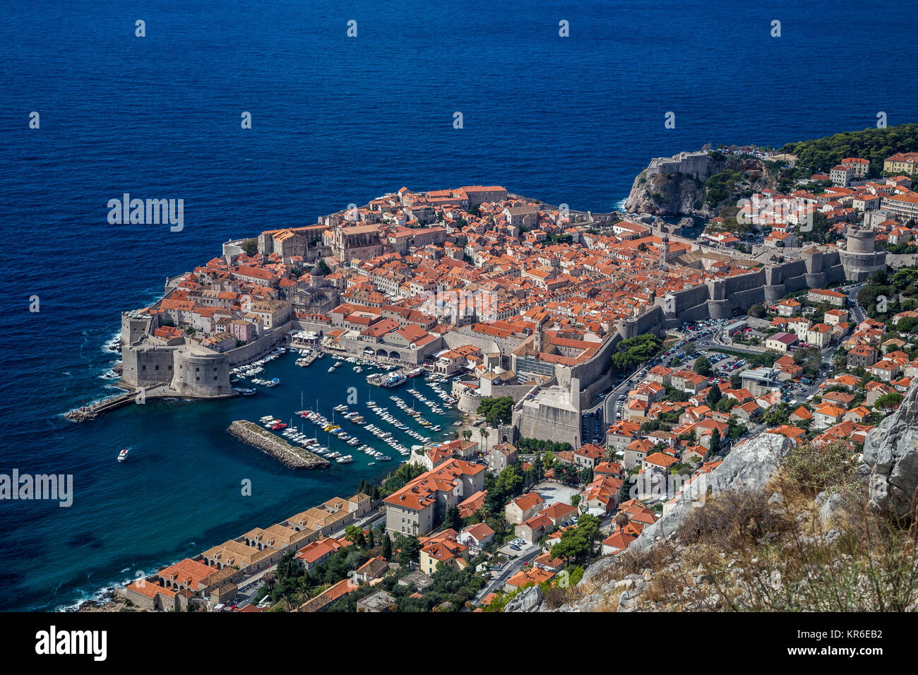 Blick auf die historische Altstadt von Dubrovnik an der Adria Küste Stockfoto