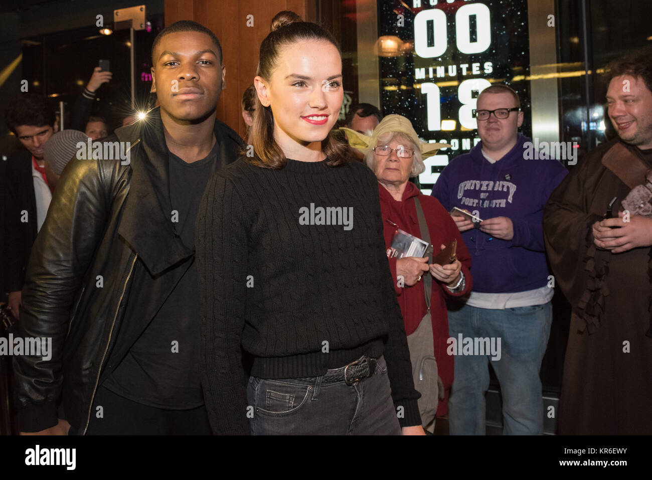 Disney Store, Oxford Street, London, UK. 4. September 2015. Star Wars Daisy Ridley & John Boyega im Disney Store in der Oxford Street, London. Stockfoto