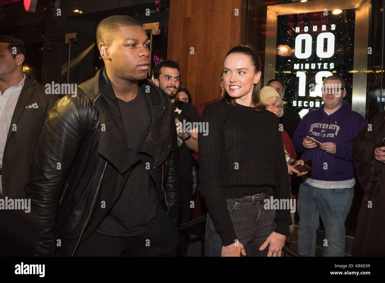 Disney Store, Oxford Street, London, UK. 4. September 2015. Star Wars Daisy Ridley & John Boyega im Disney Store in der Oxford Street, London. Stockfoto