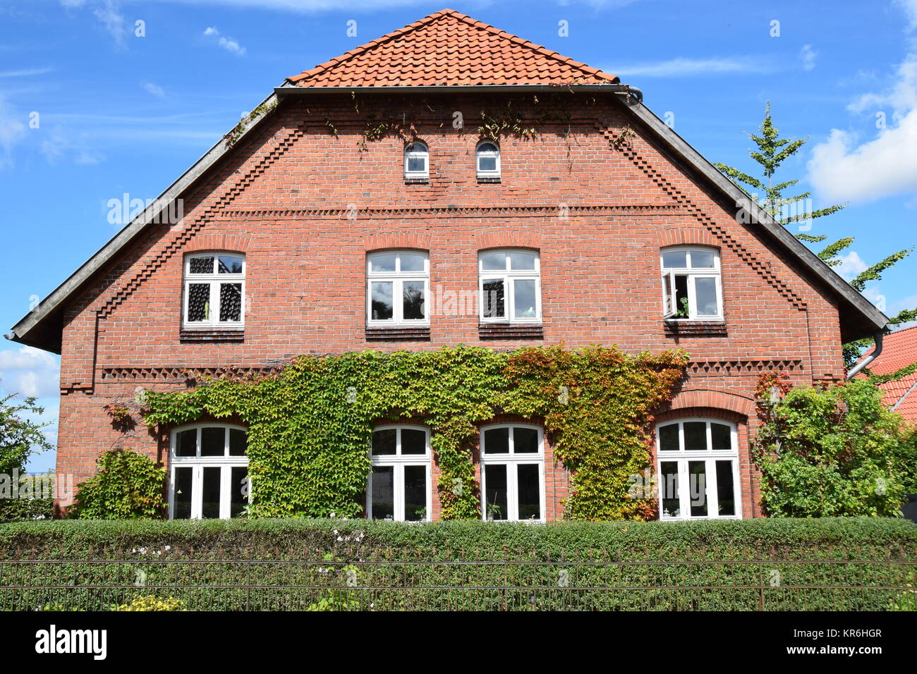 Schaumburg Walmdach Haus Stockfotografie - Alamy