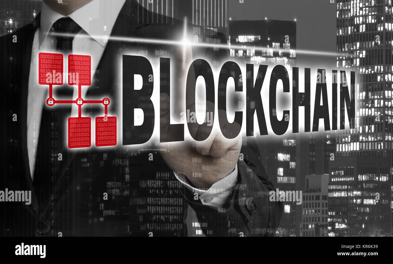 Blockchain wird durch Geschäftsmann Konzept gezeigt. Stockfoto