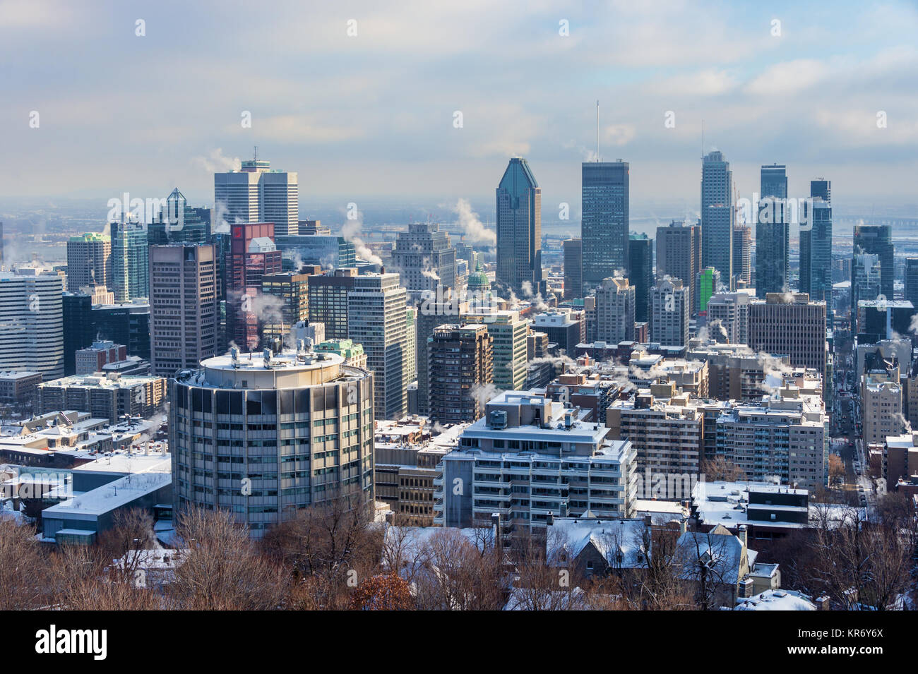 Montreal, CA - 17. Dezember 2017: Skyline von Montreal aus Kondiaronk Belvedere Stockfoto