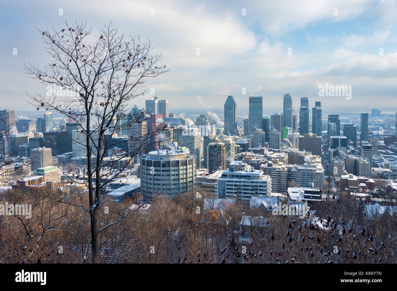 Montreal, CA - 17. Dezember 2017: Skyline von Montreal aus Kondiaronk Belvedere Stockfoto