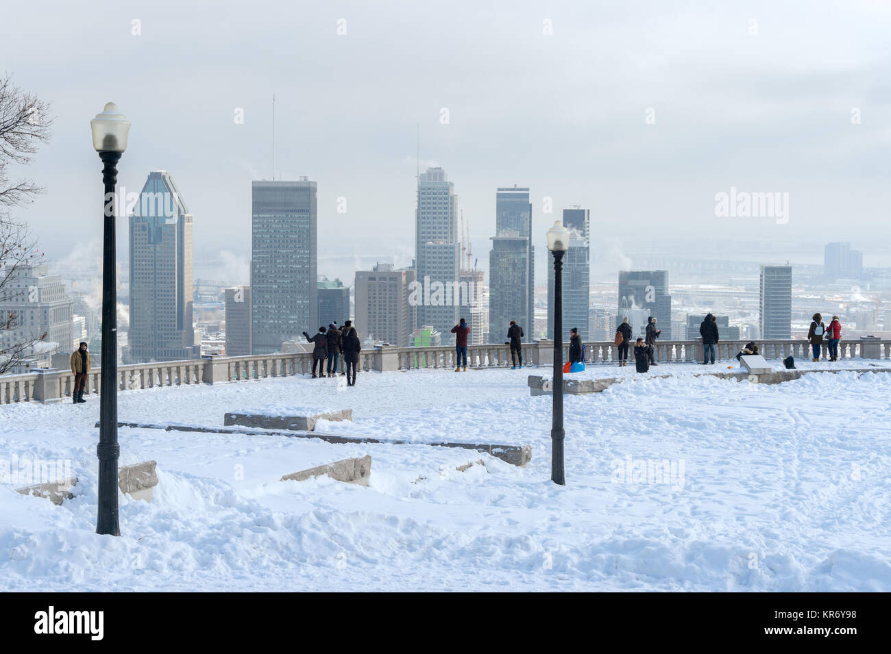 Montreal, CA - 17. Dezember 2017: Skyline von Montreal aus Kondiaronk Belvedere Stockfoto