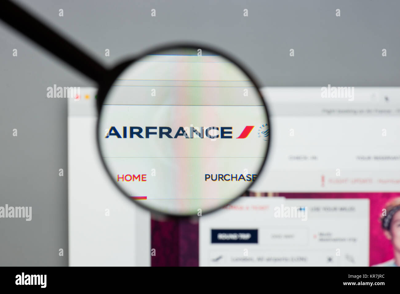 Mailand, Italien - 10 August 2017: Air France Website Homepage. Es ist die französische Fluggesellschaft. Air France Logo sichtbar. Stockfoto