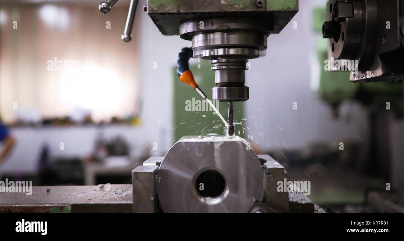 Cnc-Metall fräsen Drehmaschine Maschine in der Metallindustrie Stockfoto