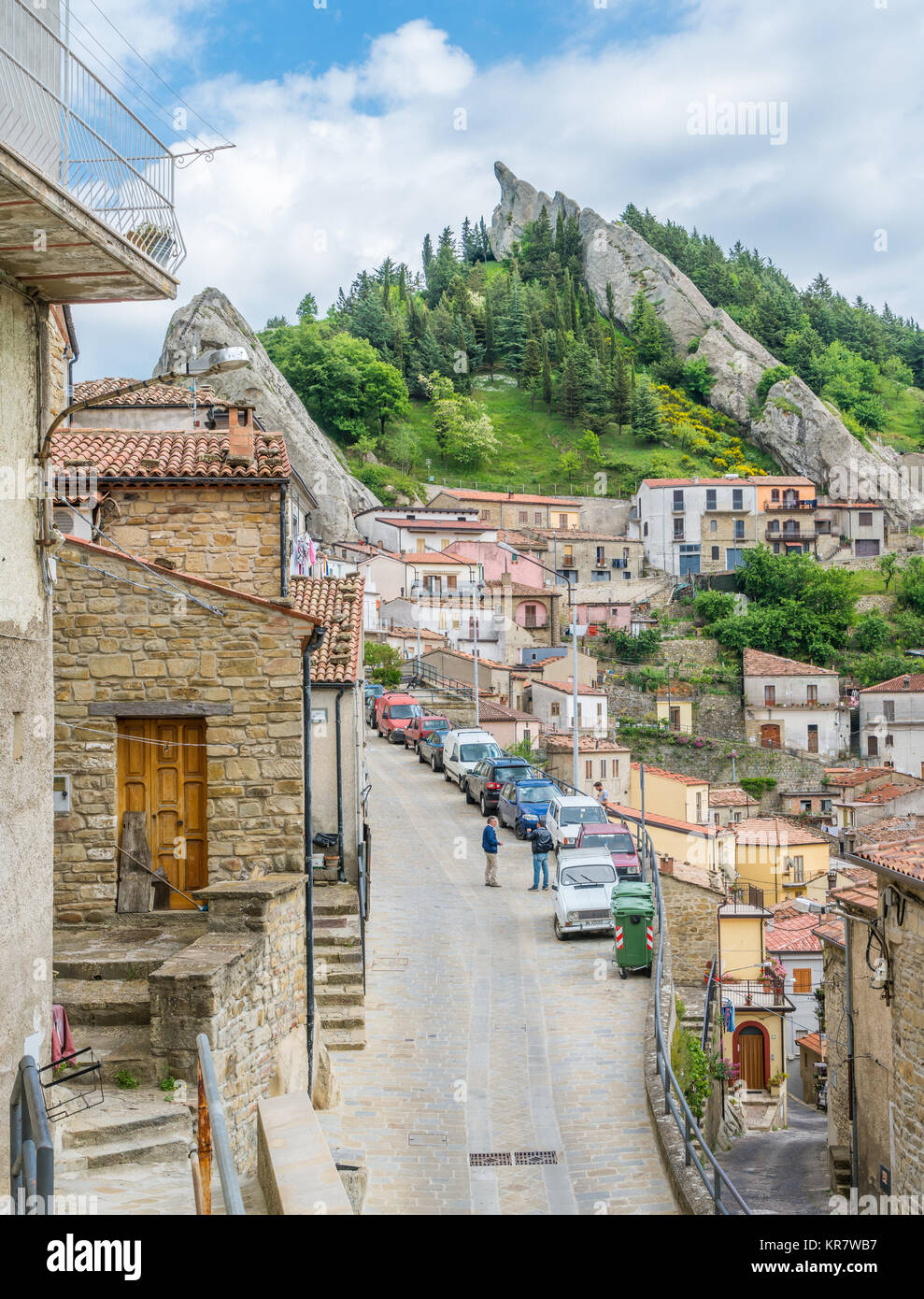 Malerische Anblick in Pietrapertosa, einem kleinen Dorf auf den Lukanischen Dolomiten, Provinz von Matera, Basilikata, Italien. Stockfoto