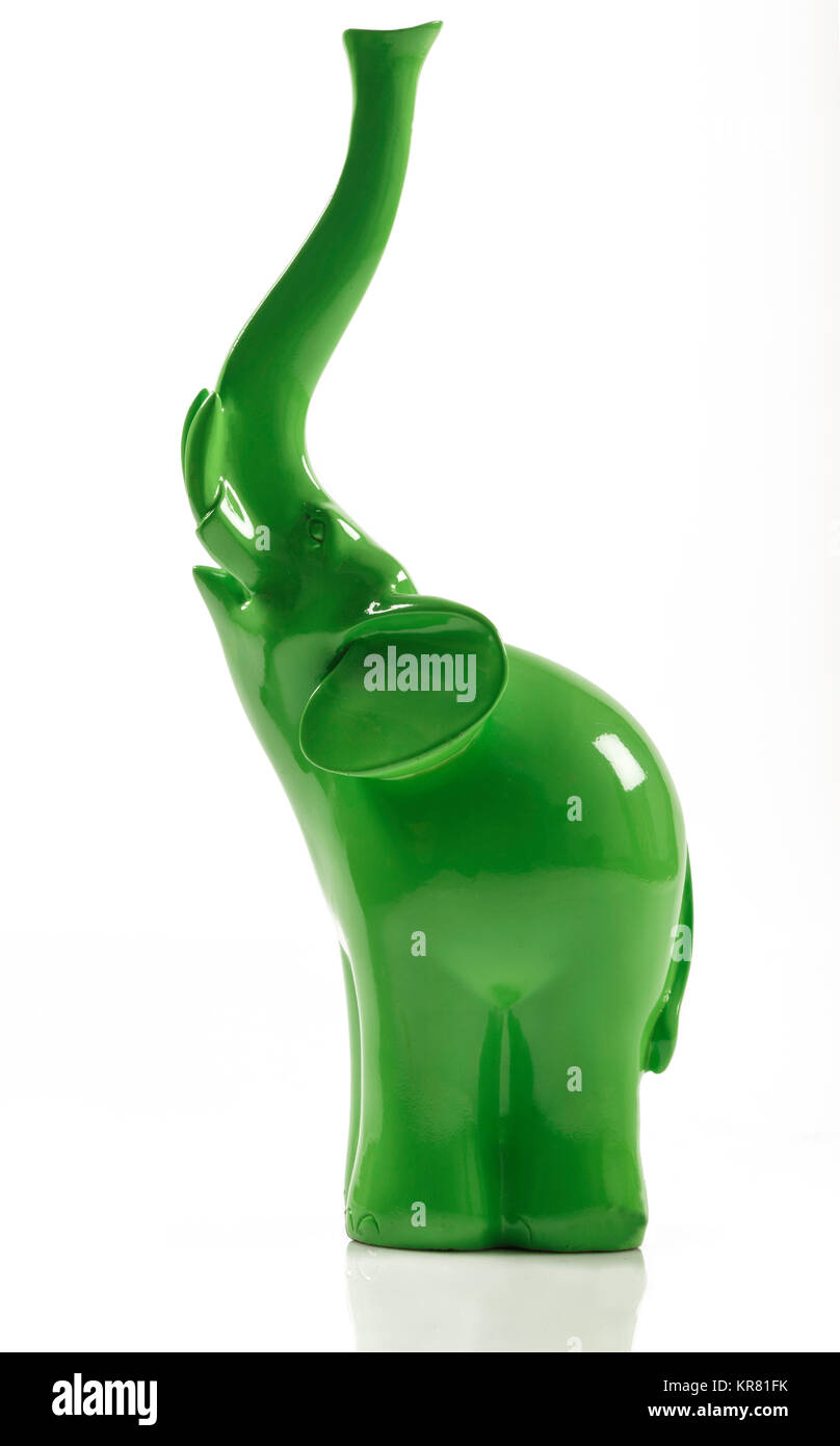 Grün Keramik Porzellan Elefant auf Weiß mit Reflexion Stockfoto