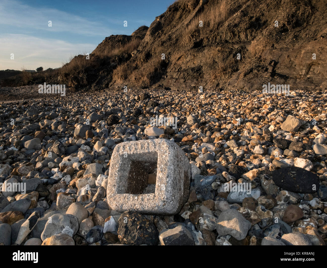 Beweis von Cliff und die Erosion der Küsten, verlorene Gebäude und oberirdisch, Abwassersysteme, weichem Ton, Schlamm und kollabierte Klippen. Stockfoto