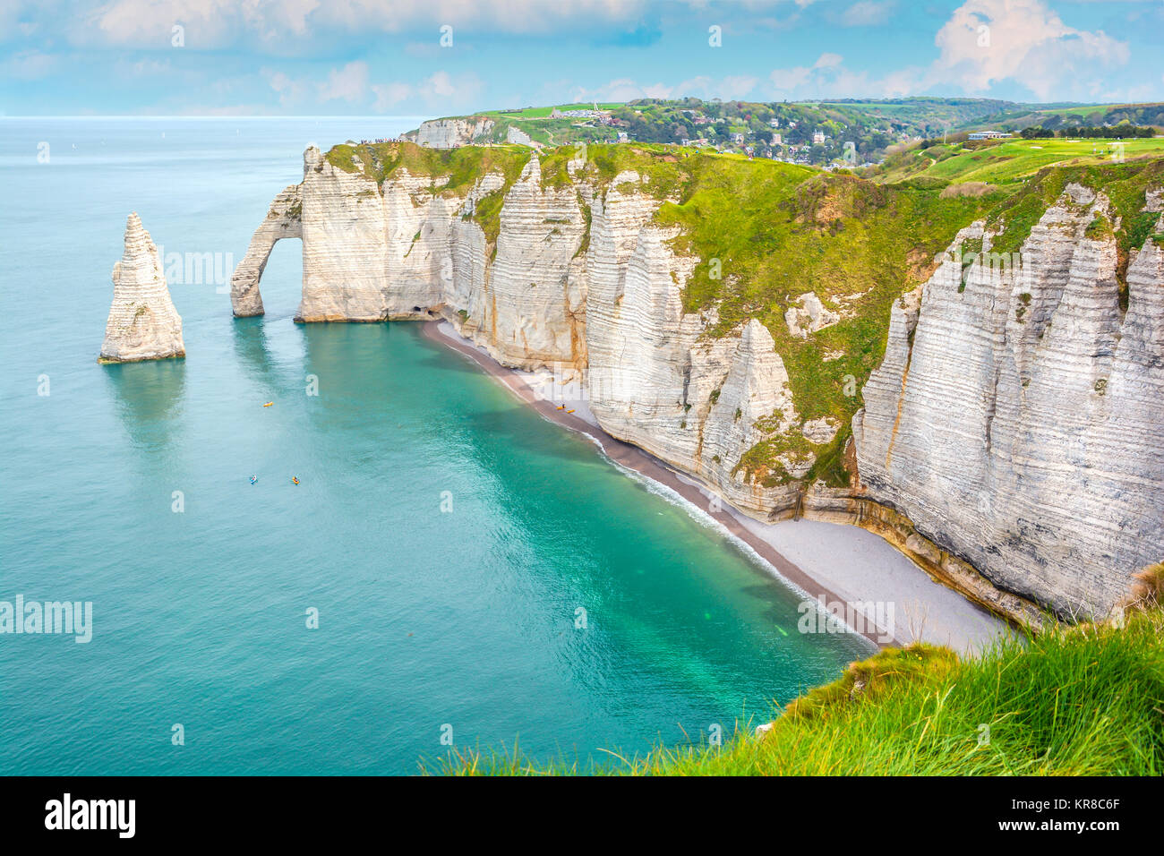 Die berühmten weißen Klippen von Etretat und die Alabasterküste, Normandie, Frankreich. Stockfoto