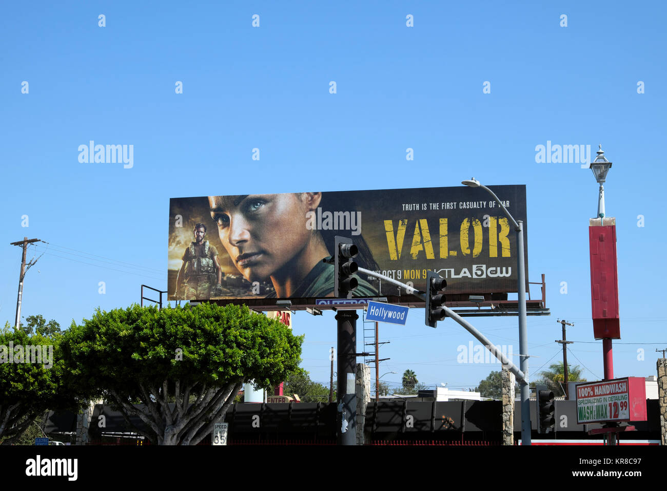 Valor KTLA militärischen TV-Serie Anschlagtafel auf Vermont Ave & Hollywod Los Feliz Blvd. in der Gegend von Los Angeles, Kalifornien, USA KATHY DEWITT Stockfoto