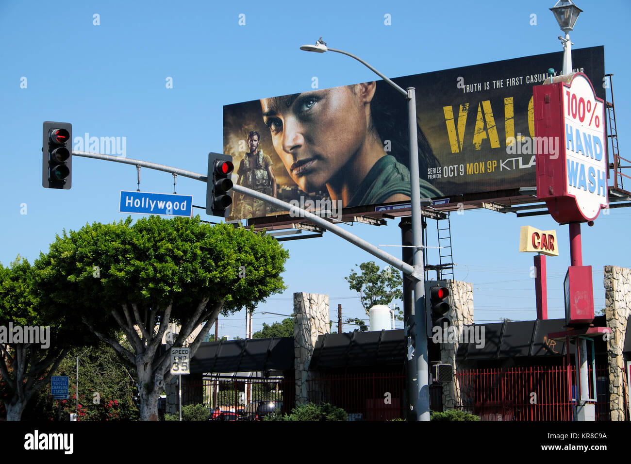 Valor KTLA militärischen TV-Serie Anschlagtafel auf Vermont Ave & Hollywod Los Feliz Blvd. in der Gegend von Los Angeles, Kalifornien, USA KATHY DEWITT Stockfoto