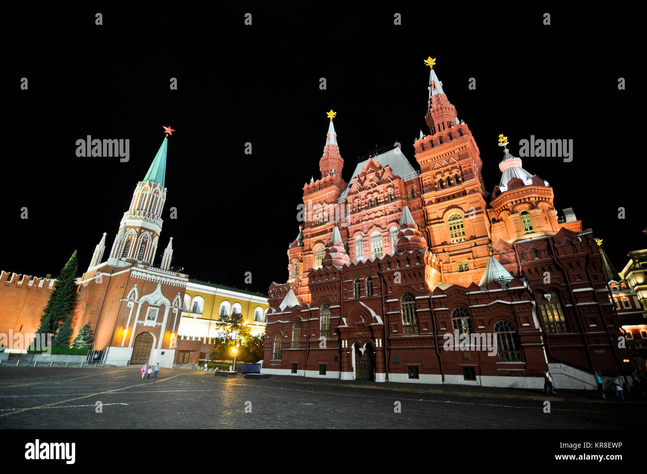 Roter Platz, Moskau: State Historical Museum und Troitskaya Tower (Russland) Stockfoto