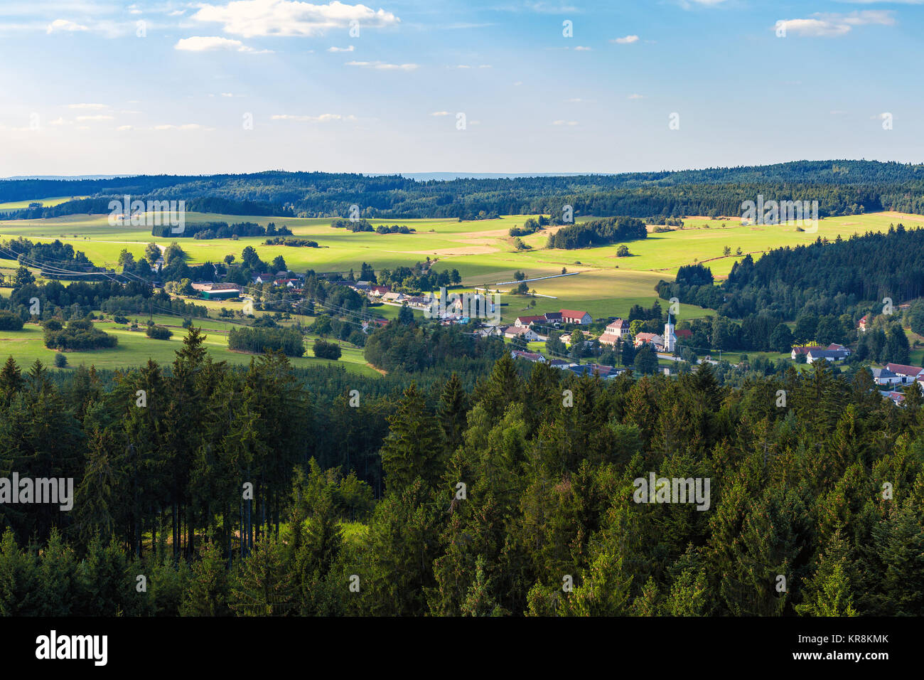 Tschechische Landschaft wie Tschechische Kanada bekannt mit Dorf Stockfoto