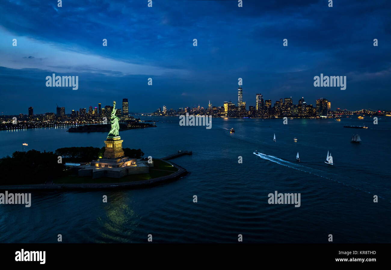USA, New York, New York, Freiheitsstatue bei Nacht Stockfoto