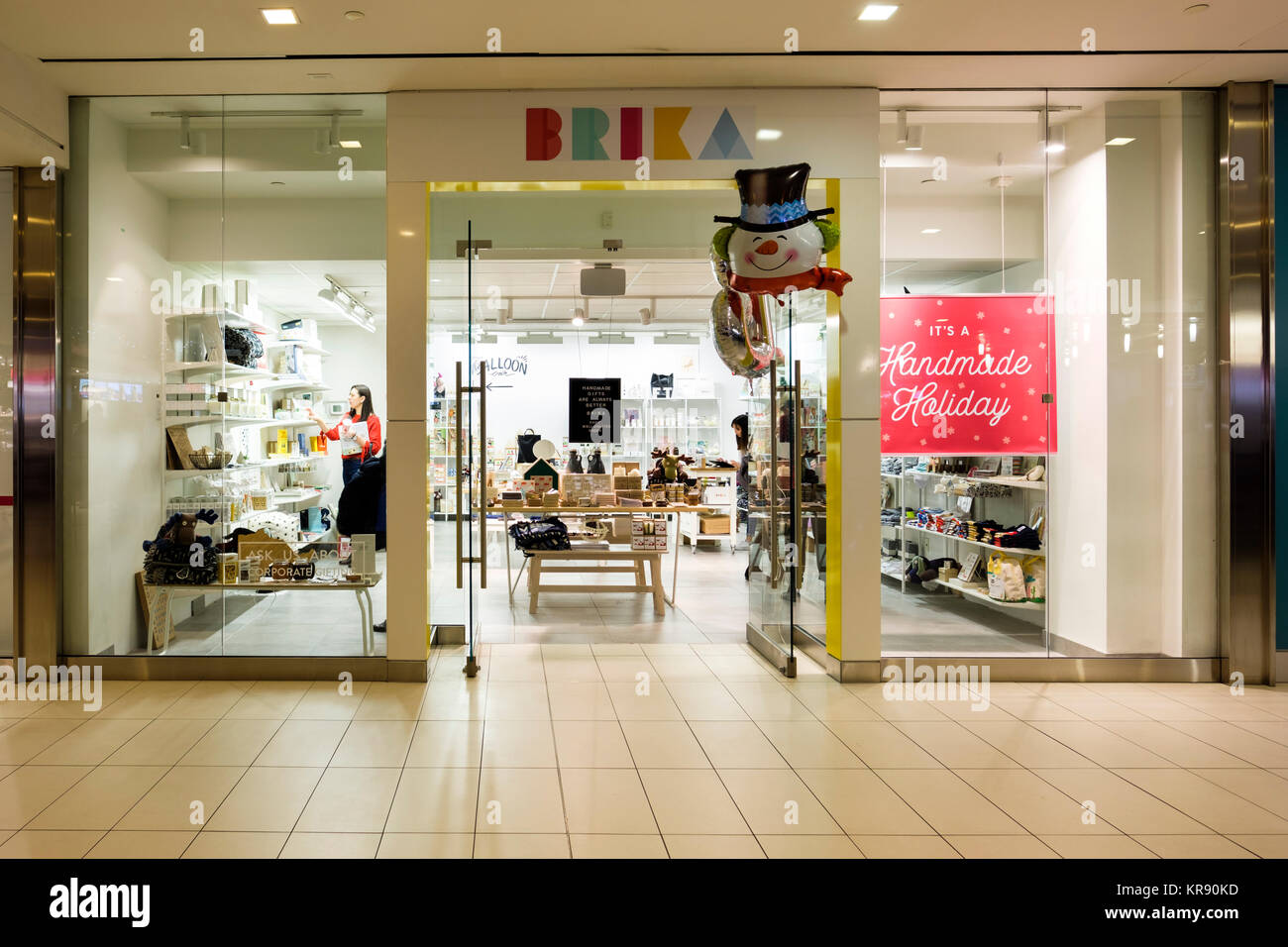 Brika Handwerk store shopfront an Richmond-Adelaide Center, PFAD U-Bahnnetz, Toronto, Ontario, Kanada. Stockfoto