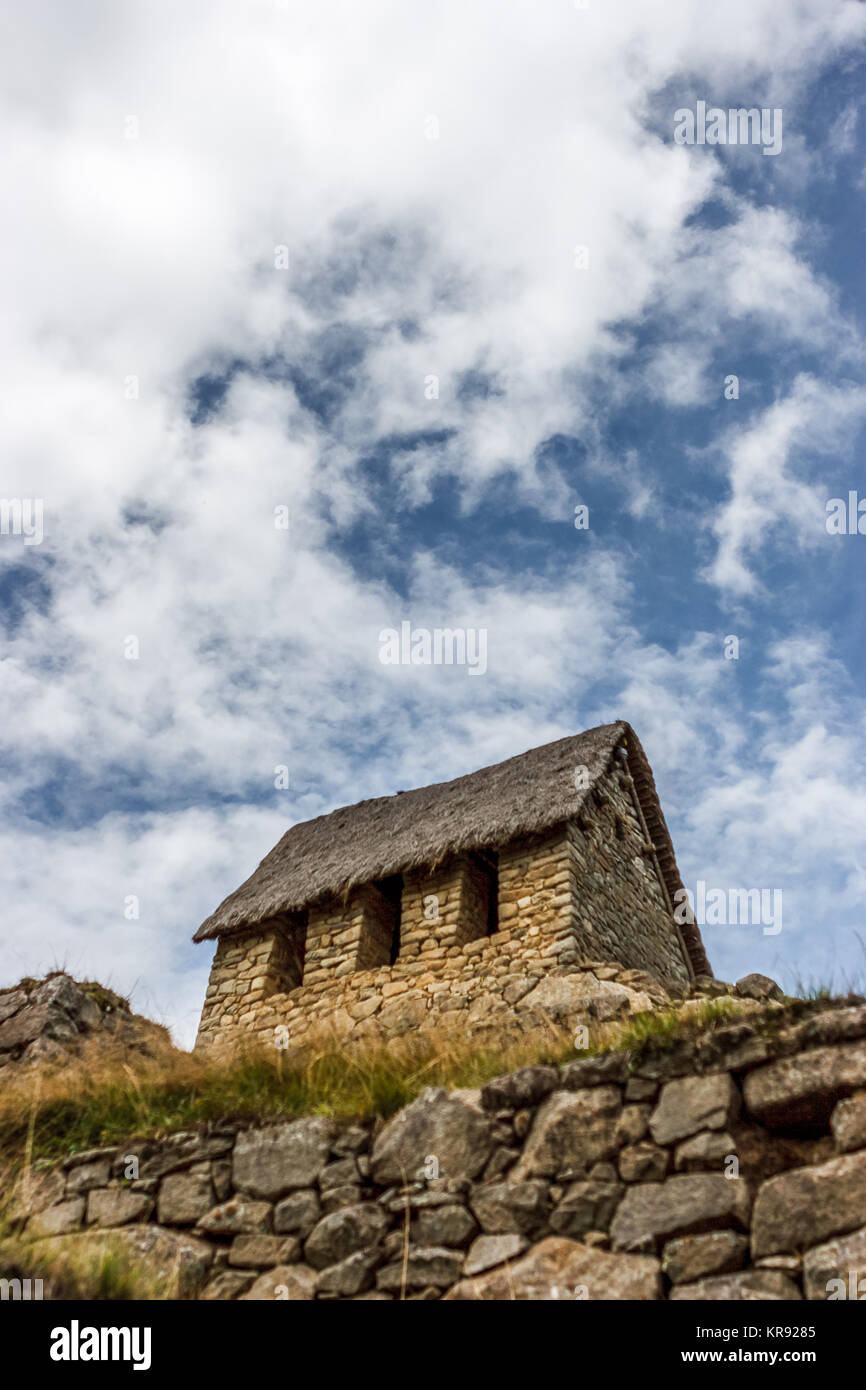 Von Guardian Haus von Wolken in Machu Picchu, Cuzco, Peru umgeben Stockfoto