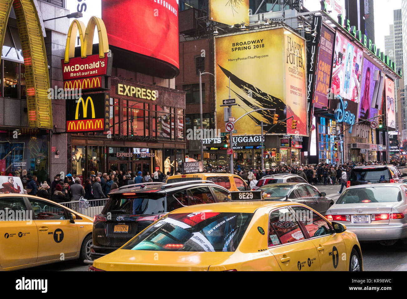 Traffic- und elektronische Werbetafeln am Times Square, NYC, USA 2017 Stockfoto