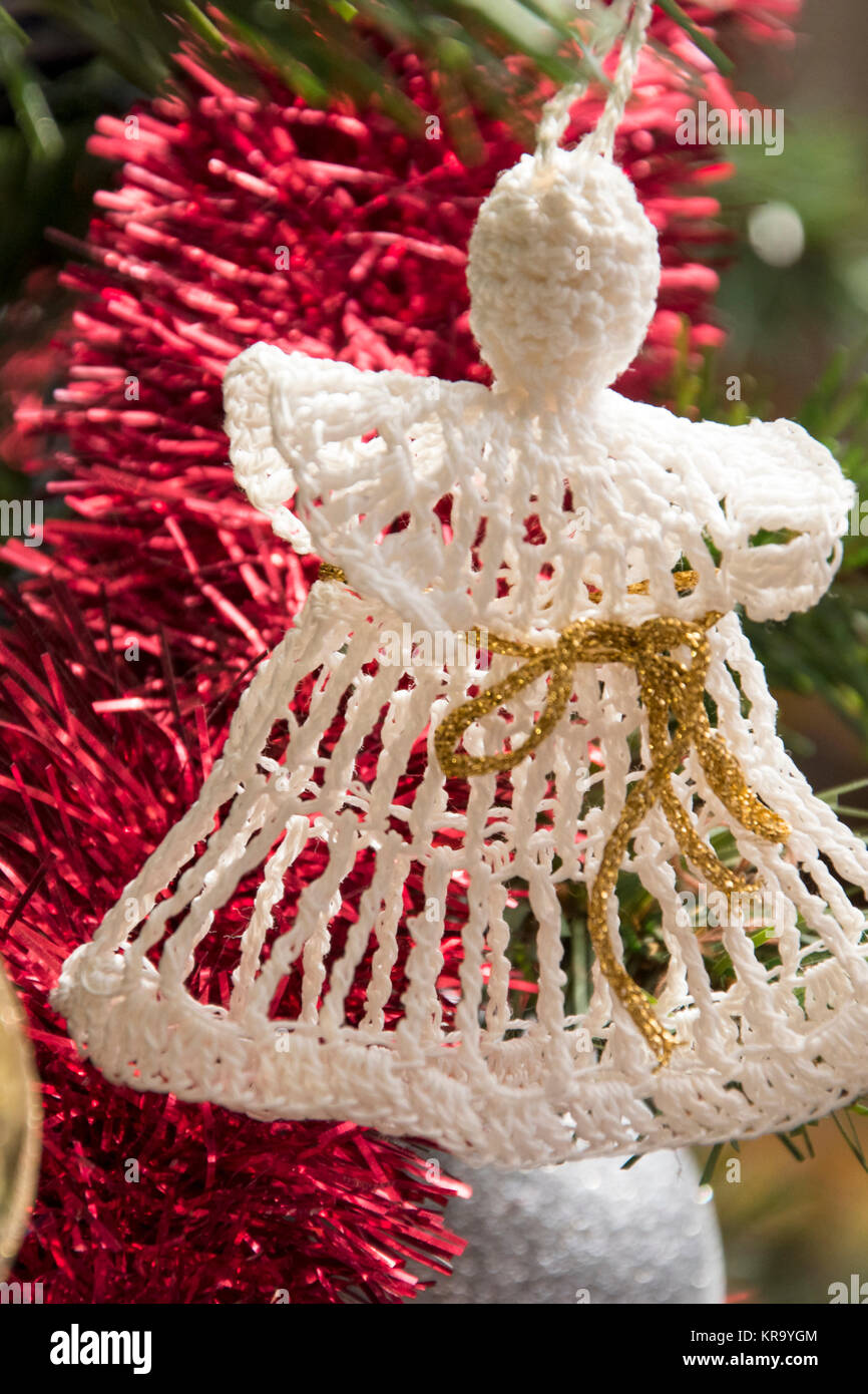 Engel ornament am Weihnachtsbaum. Schöner Urlaub Foto. Stockfoto