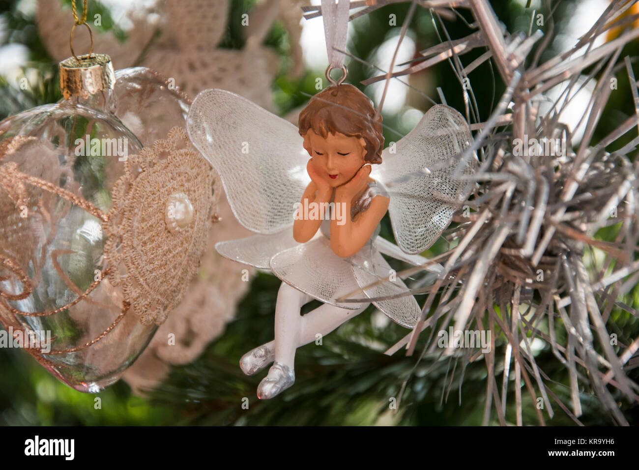 Engel ornament am Weihnachtsbaum. Schöner Urlaub Foto. Stockfoto