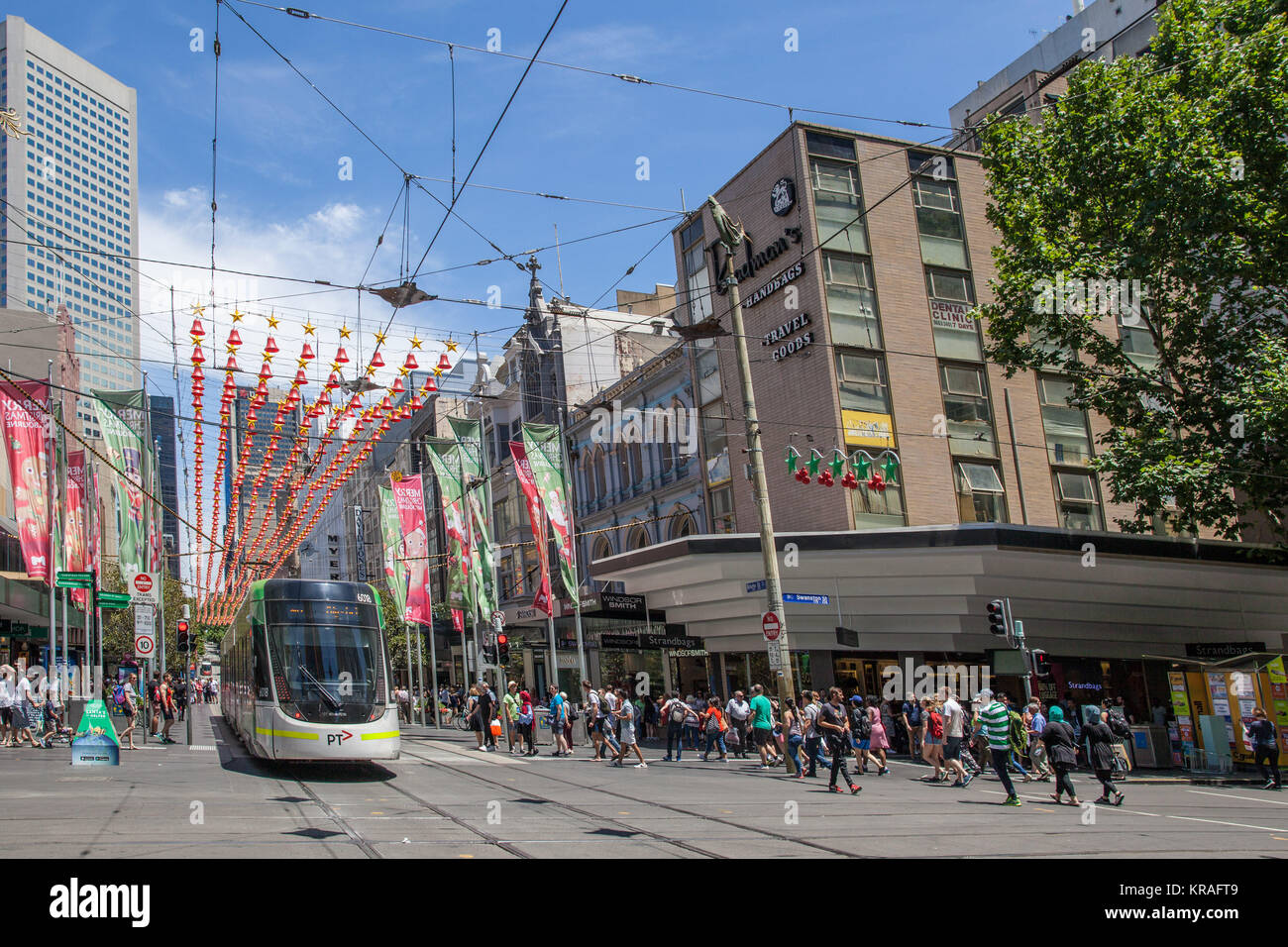Melbourne, Australien - 16. Dezember 2017: weihnachtliche Stimmung in Melbourne Downtown Bourke Street. Stockfoto