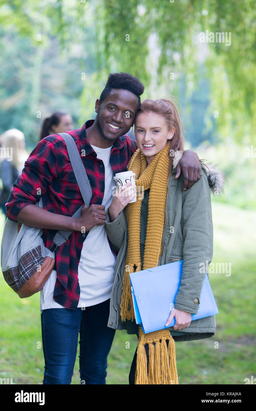 Paar gemeinsam studieren Stockfoto