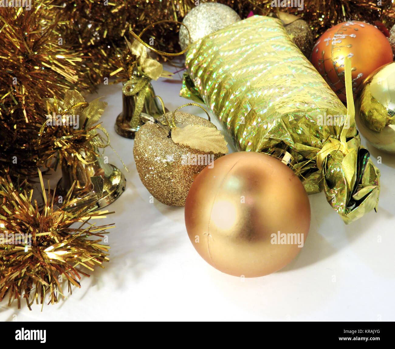 Weihnachten Foto Geschenk mit Süßigkeiten in einem goldenen Wrapper, Weihnachten b Stockfoto