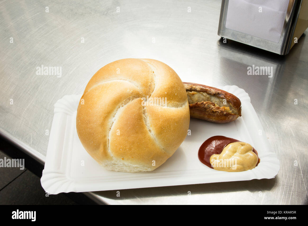 Burger oder Hot Dog Buns Rezept und Ketchup auf Schaumstoff Platte in