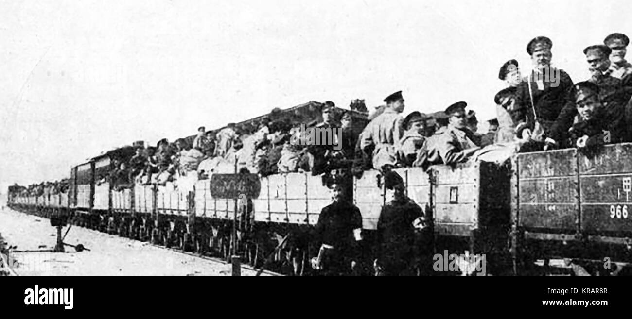 Weltkrieg ein Foto - WWI russische Soldaten einen Zug nehmen an der Vorderseite Stockfoto